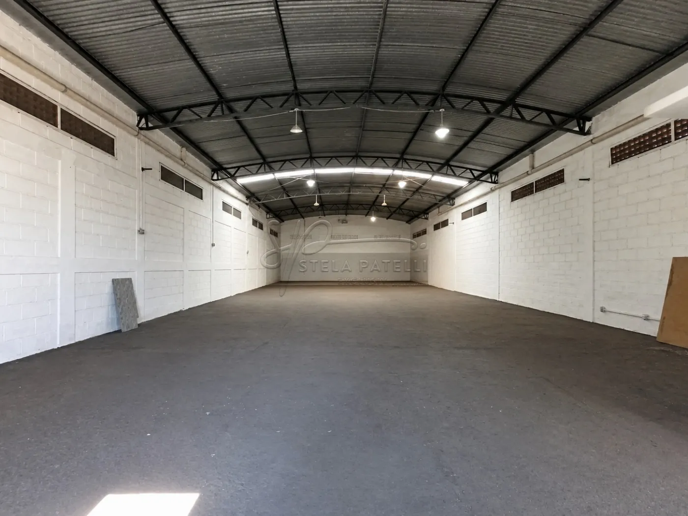 Alugar Comercial padr&atilde;o / Galp&atilde;o - Armaz&eacute;m em Ribeir&atilde;o Preto R$ 4.500,00 - Foto 1