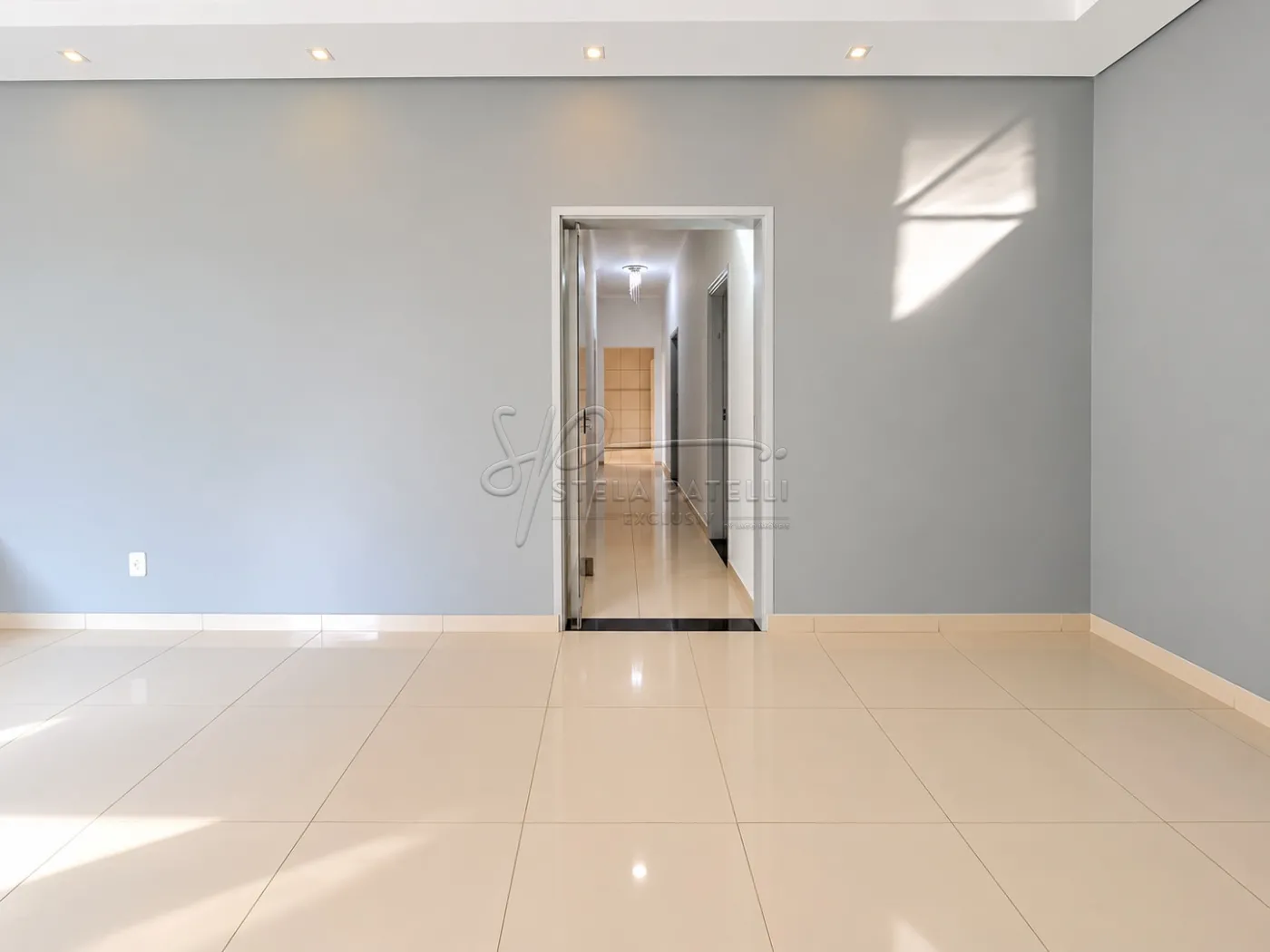 Alugar Casa / Padr&atilde;o em Ribeir&atilde;o Preto R$ 3.000,00 - Foto 2