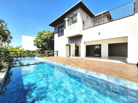 Casa sobrado de 402m² com 03 suítes à venda em condomínio - Alphaville