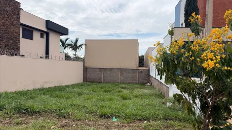 Terreno de 303m² à venda em condomínio - Recreio das Acácias