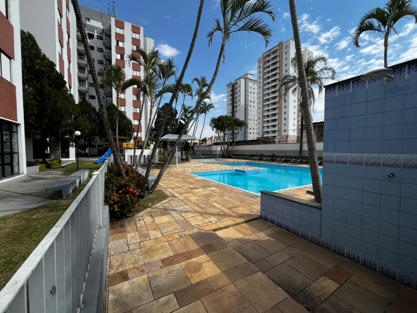 Alugar Apartamento / Padr&atilde;o em S&atilde;o Jos&eacute; dos Campos R$ 2.350,00 - Foto 2
