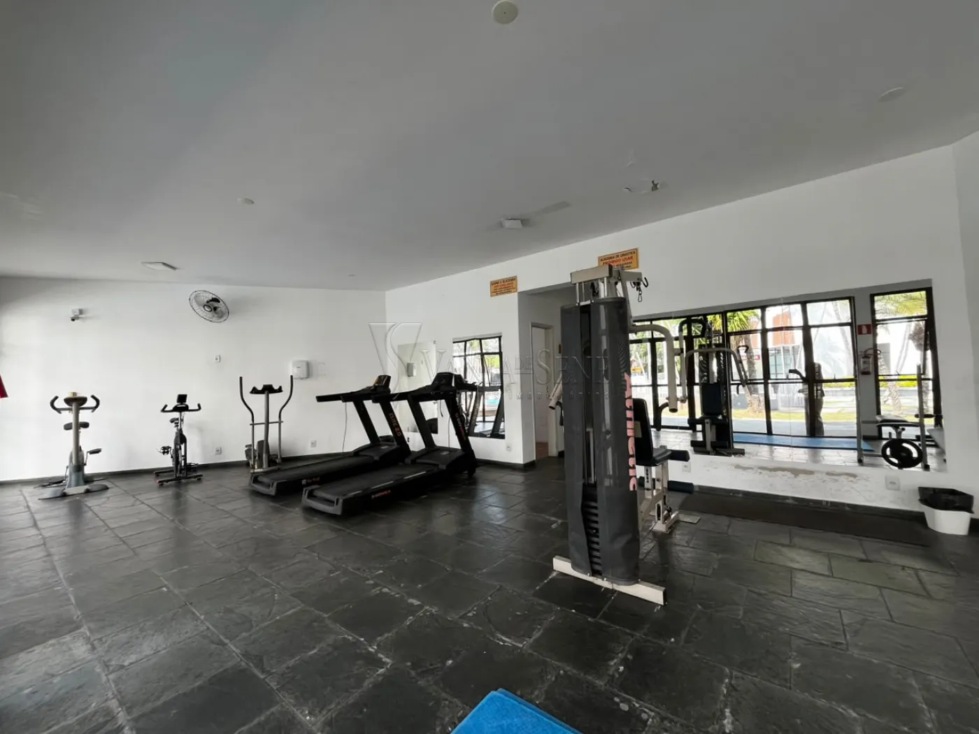 Alugar Apartamento / Padr&atilde;o em S&atilde;o Jos&eacute; dos Campos R$ 2.350,00 - Foto 3