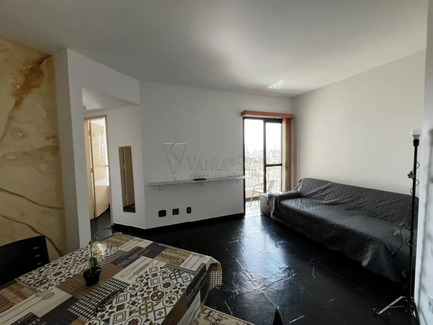 Alugar Apartamento / Padr&atilde;o em S&atilde;o Jos&eacute; dos Campos R$ 2.350,00 - Foto 4