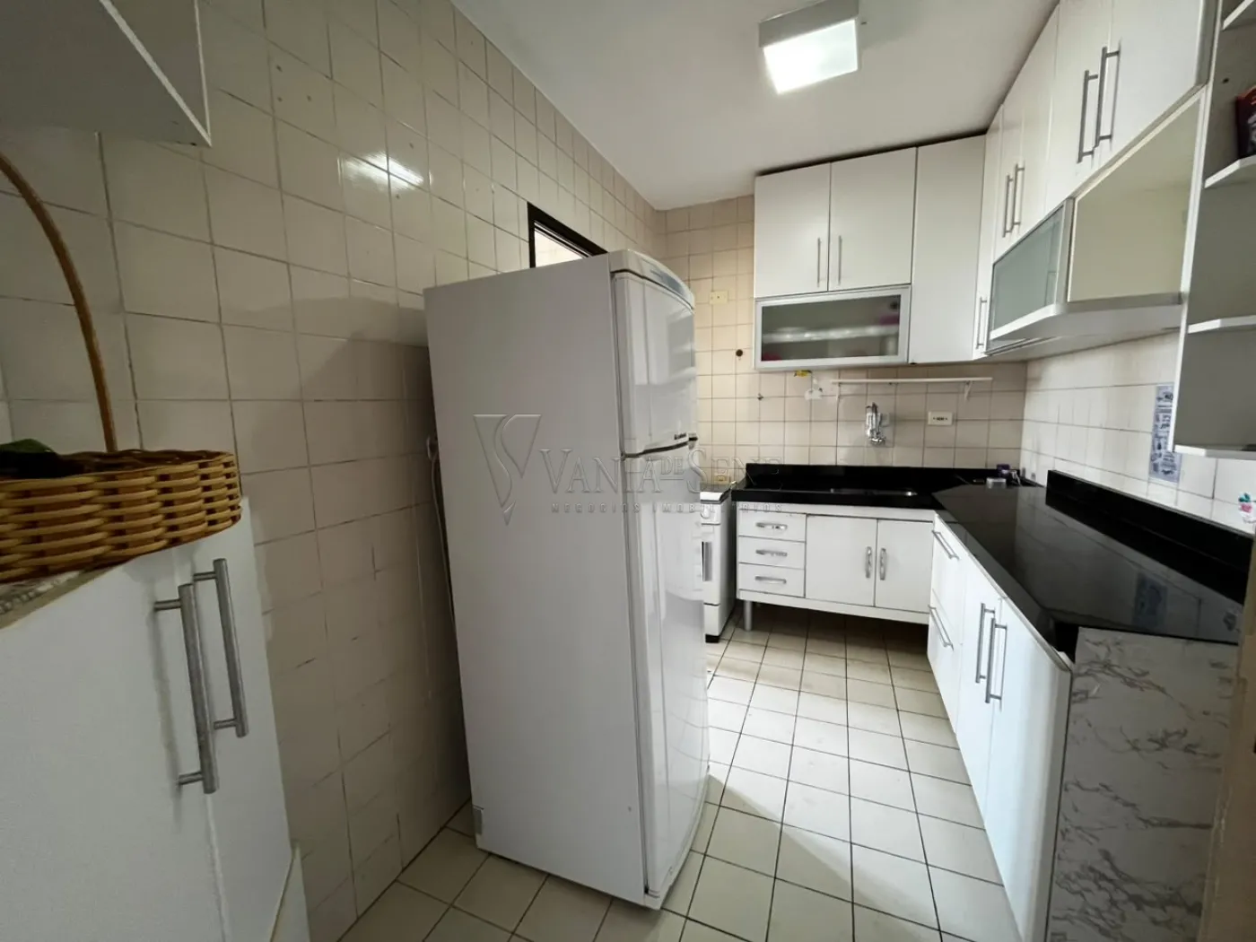 Alugar Apartamento / Padr&atilde;o em S&atilde;o Jos&eacute; dos Campos R$ 2.350,00 - Foto 8