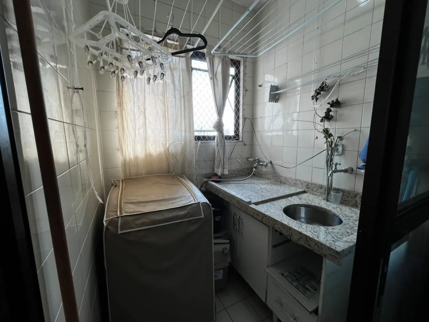 Alugar Apartamento / Padr&atilde;o em S&atilde;o Jos&eacute; dos Campos R$ 2.350,00 - Foto 10