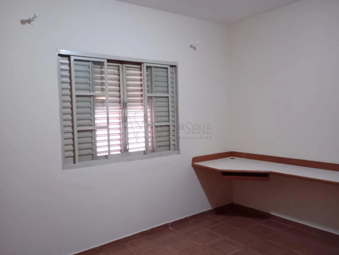 Alugar Casa / Padr&atilde;o em S&atilde;o Jos&eacute; dos Campos R$ 3.600,00 - Foto 2