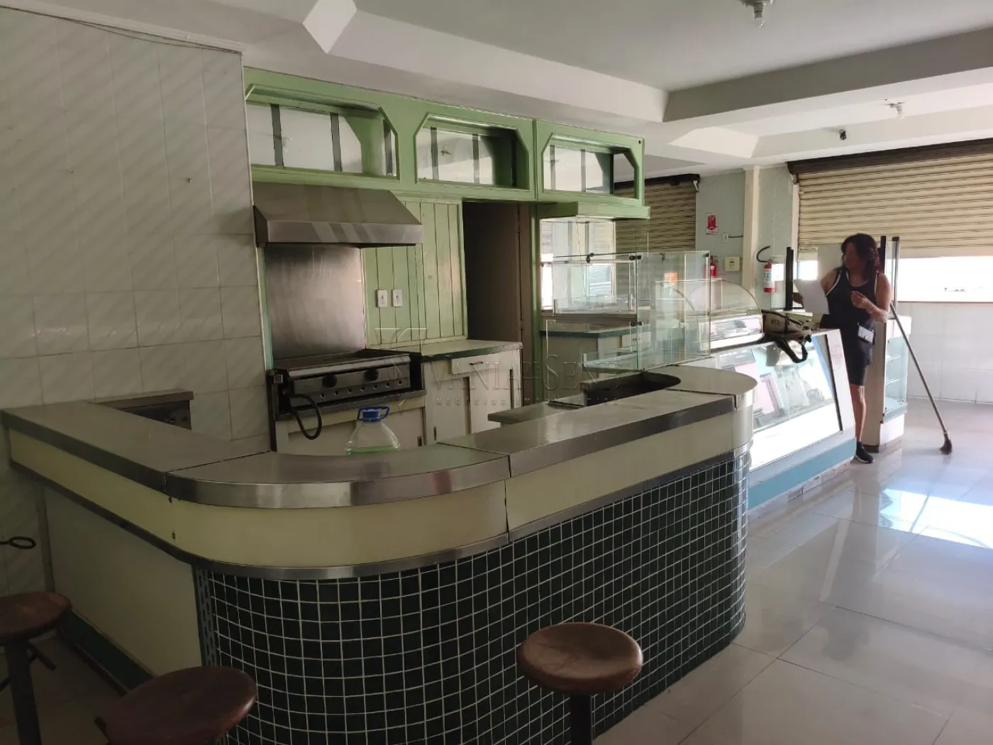Alugar Comercial / Pr&eacute;dio em S&atilde;o Jos&eacute; dos Campos R$ 4.000,00 - Foto 2