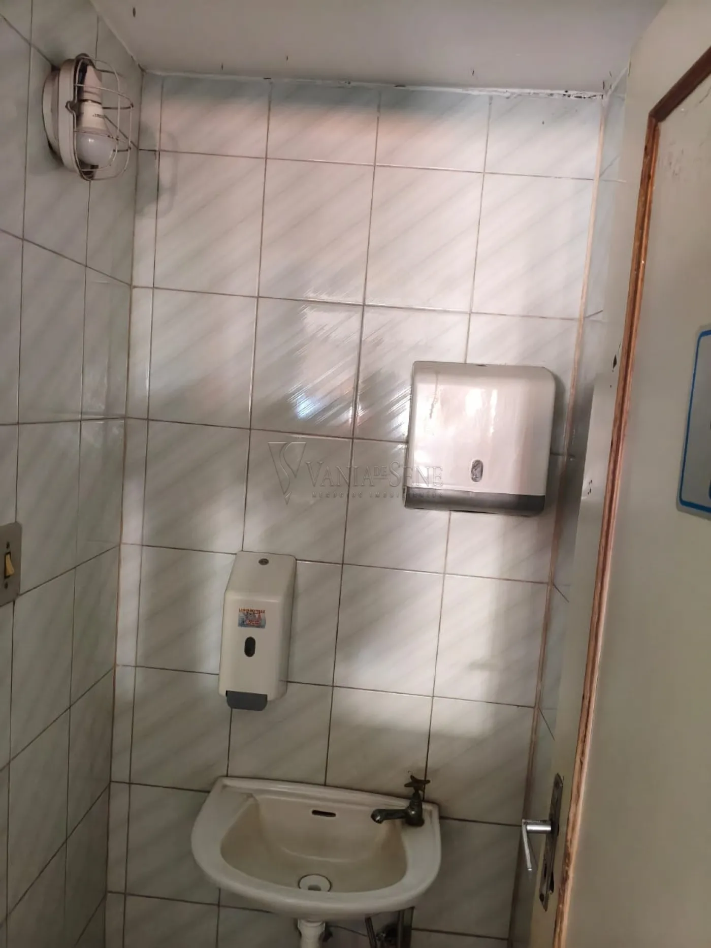 Alugar Comercial / Pr&eacute;dio em S&atilde;o Jos&eacute; dos Campos R$ 4.000,00 - Foto 17