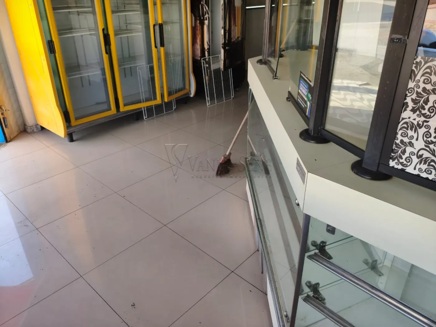 Alugar Comercial / Pr&eacute;dio em S&atilde;o Jos&eacute; dos Campos R$ 4.000,00 - Foto 12