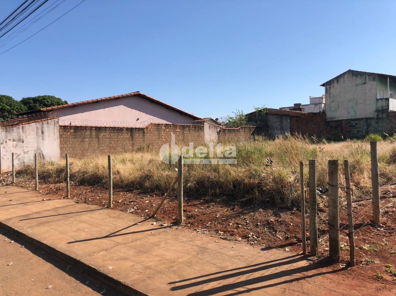 Comprar Terreno / Padr&atilde;o em Uberl&acirc;ndia R$ 420.000,00 - Foto 3
