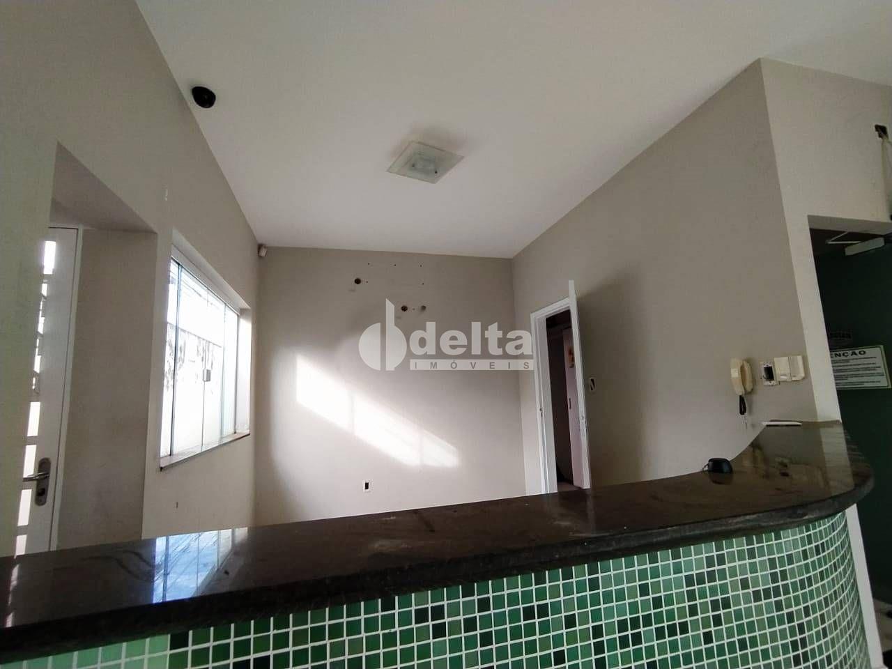 Alugar Casa Comercial / Padr&atilde;o em Uberl&acirc;ndia R$ 4.500,00 - Foto 3