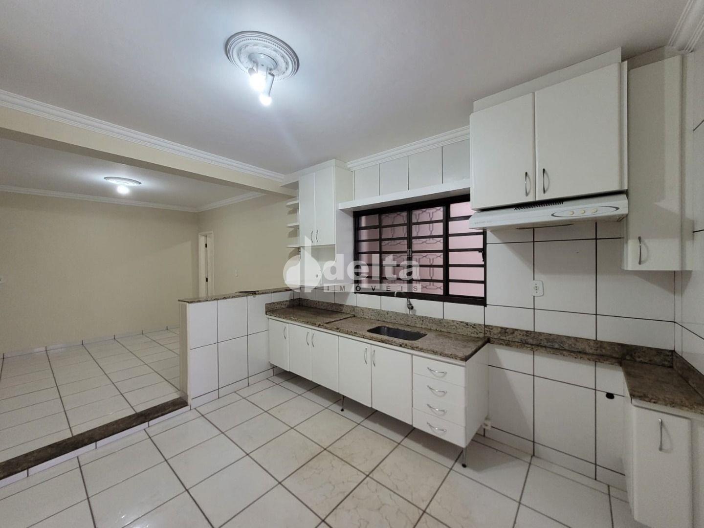 Alugar Casa Residencial / Padr&atilde;o em Uberl&acirc;ndia R$ 4.000,00 - Foto 1