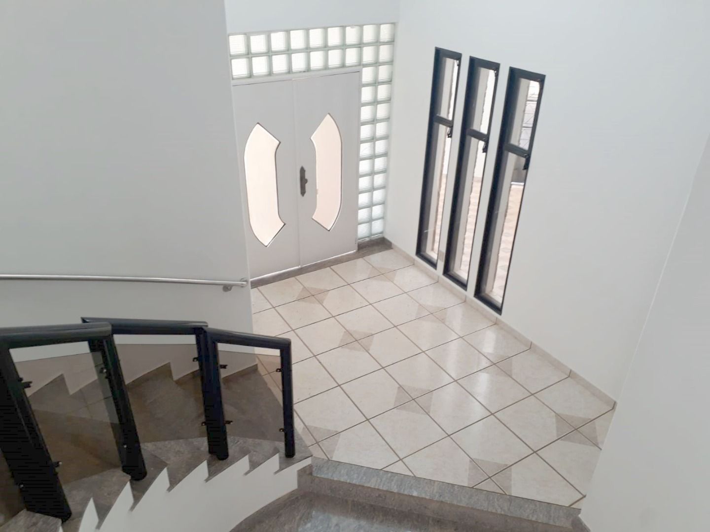 Alugar Casa Residencial / Padr&atilde;o em Uberl&acirc;ndia R$ 9.000,00 - Foto 4