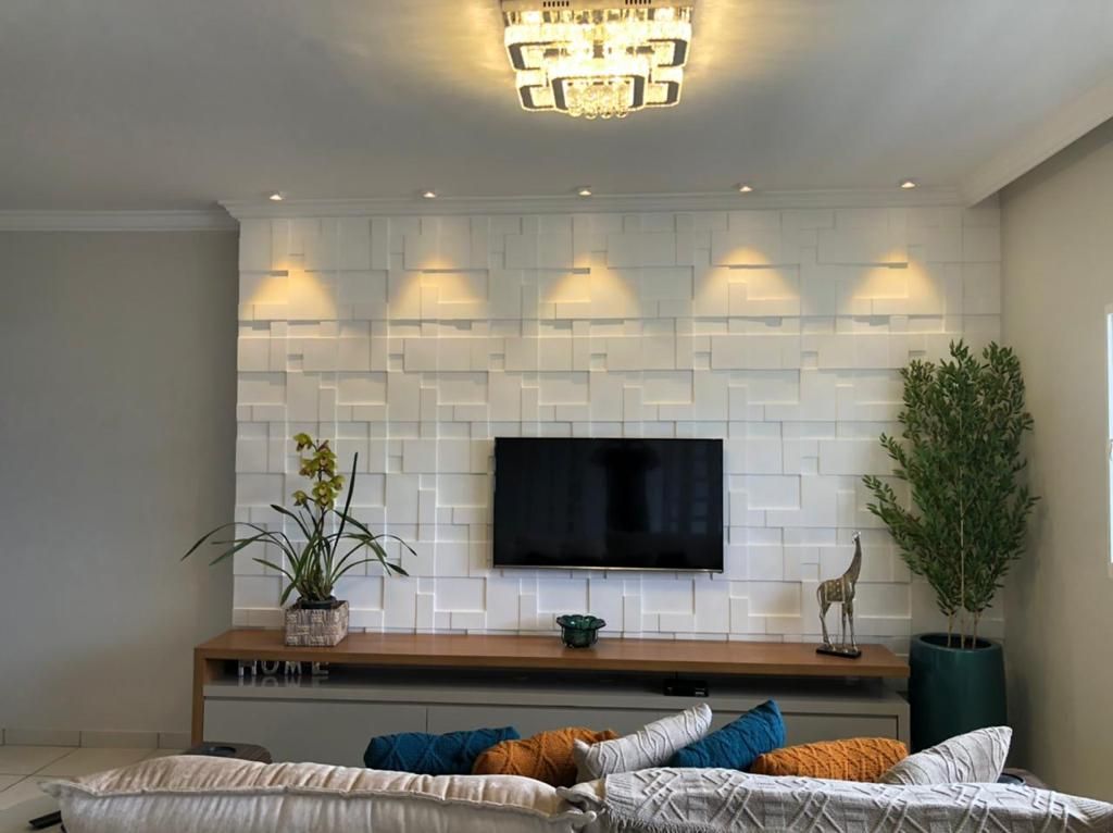 Alugar Casa Residencial / Padr&atilde;o em Uberl&acirc;ndia R$ 6.000,00 - Foto 4