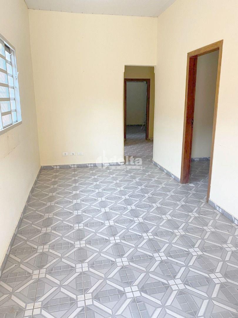 Comprar Casa Residencial / Padr&atilde;o em Uberl&acirc;ndia R$ 450.000,00 - Foto 2