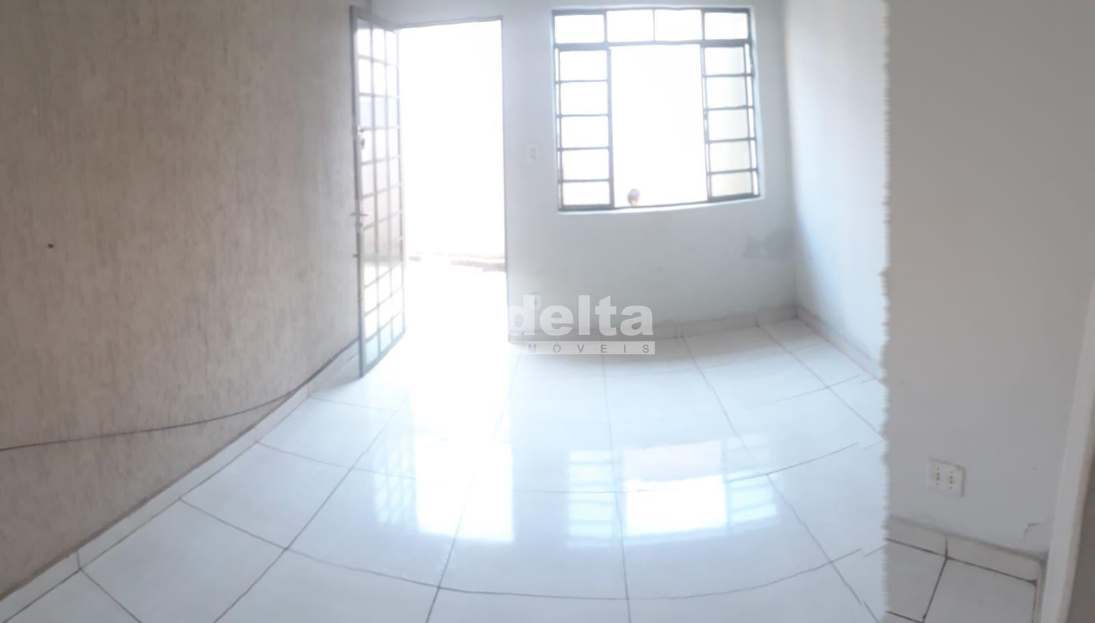 Comprar Casa Residencial / Col&ocirc;nia em Uberl&acirc;ndia R$ 250.000,00 - Foto 2