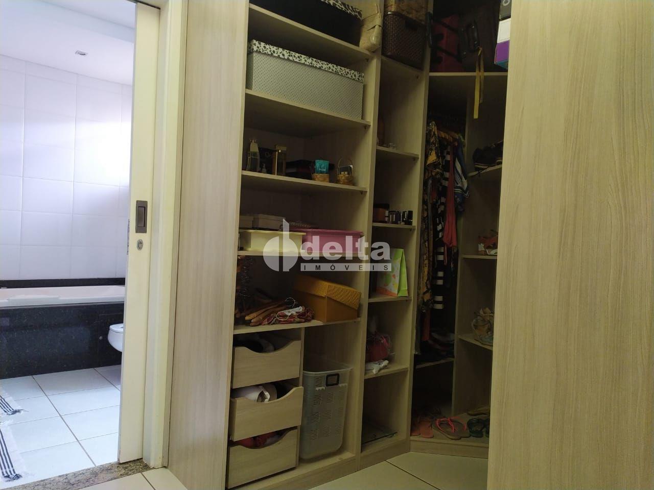 Comprar Casa Residencial / Padr&atilde;o em Uberl&acirc;ndia R$ 1.300.000,00 - Foto 16