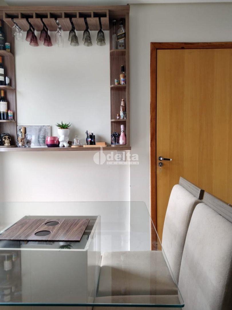 Comprar Apartamento / Padr&atilde;o em Uberl&acirc;ndia R$ 320.000,00 - Foto 2