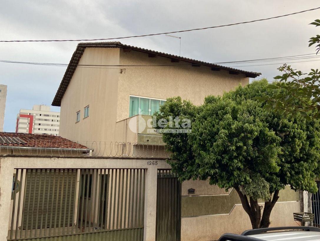 Comprar Casa Residencial / Padr&atilde;o em Uberl&acirc;ndia R$ 830.000,00 - Foto 1