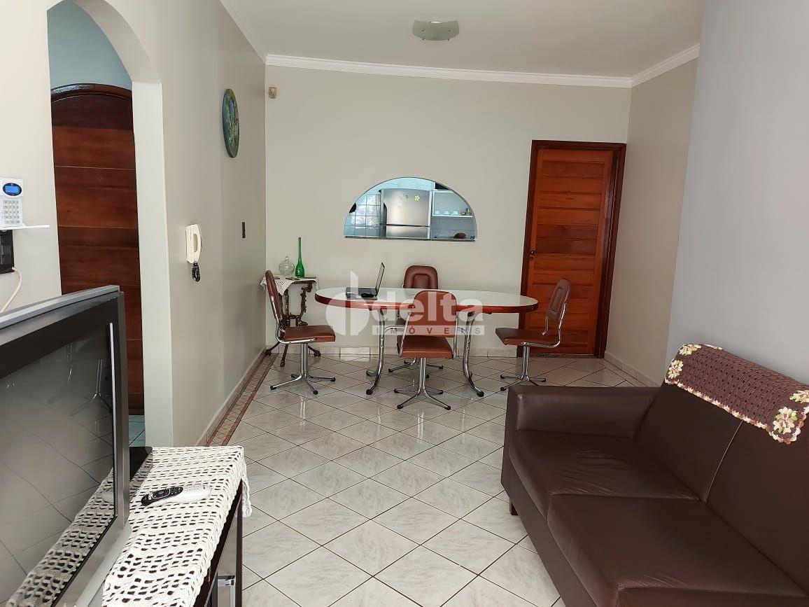 Comprar Casa Residencial / Padr&atilde;o em Uberl&acirc;ndia R$ 480.000,00 - Foto 3
