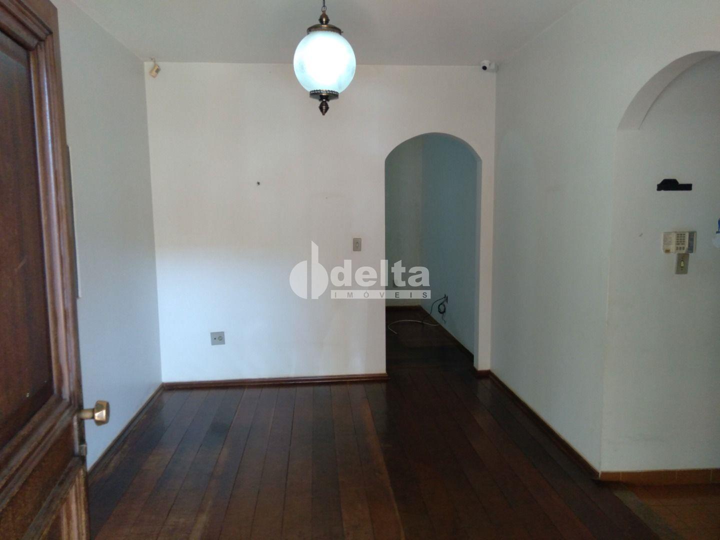 Comprar Casa Residencial / Padr&atilde;o em Uberl&acirc;ndia R$ 850.000,00 - Foto 1