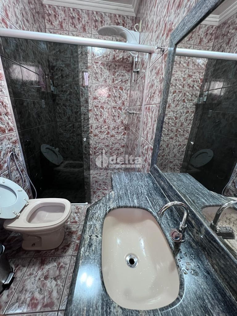 Comprar Casa Residencial / Padr&atilde;o em Uberl&acirc;ndia R$ 700.000,00 - Foto 11