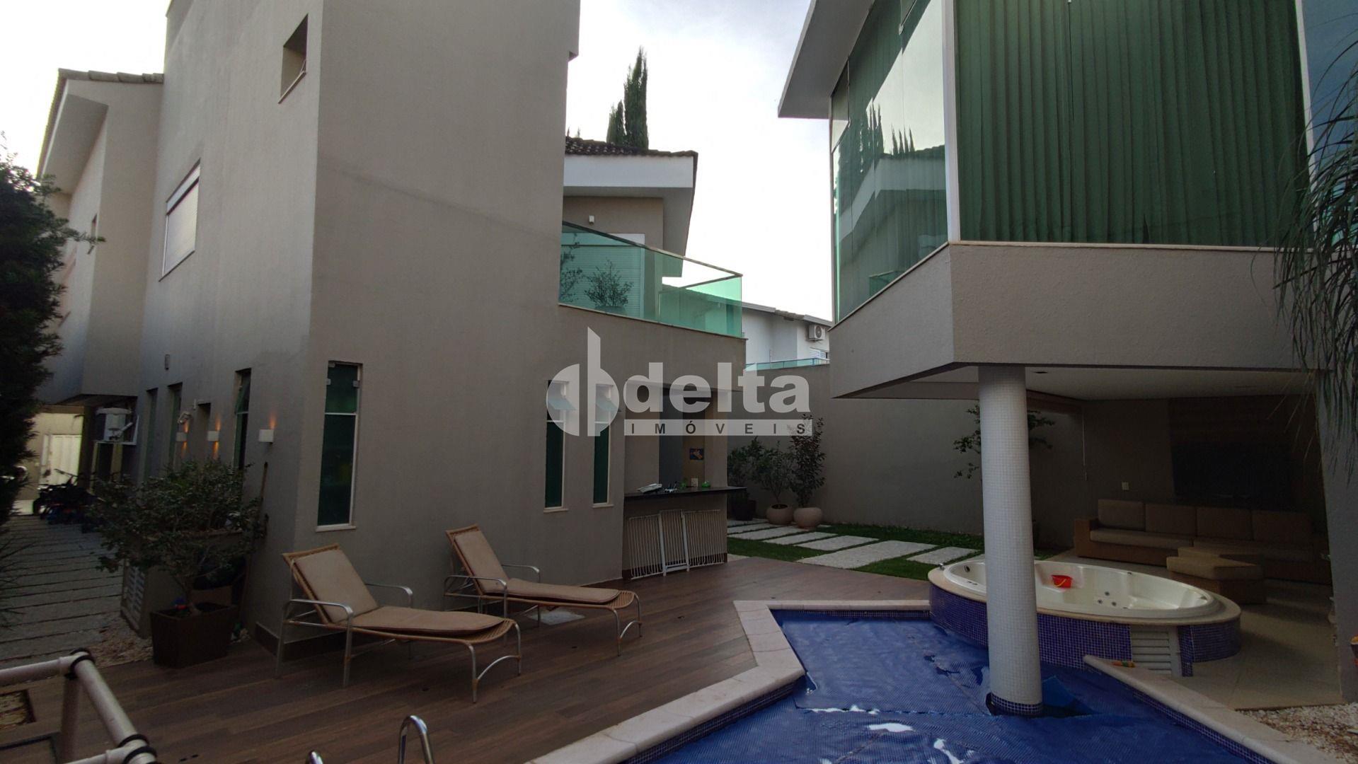 Comprar Casa Residencial / Padr&atilde;o em Uberl&acirc;ndia R$ 2.160.000,00 - Foto 1