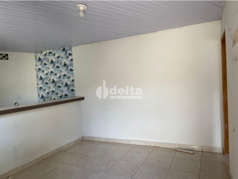 Comprar Casa Residencial / Padr&atilde;o em Uberl&acirc;ndia R$ 300.000,00 - Foto 2