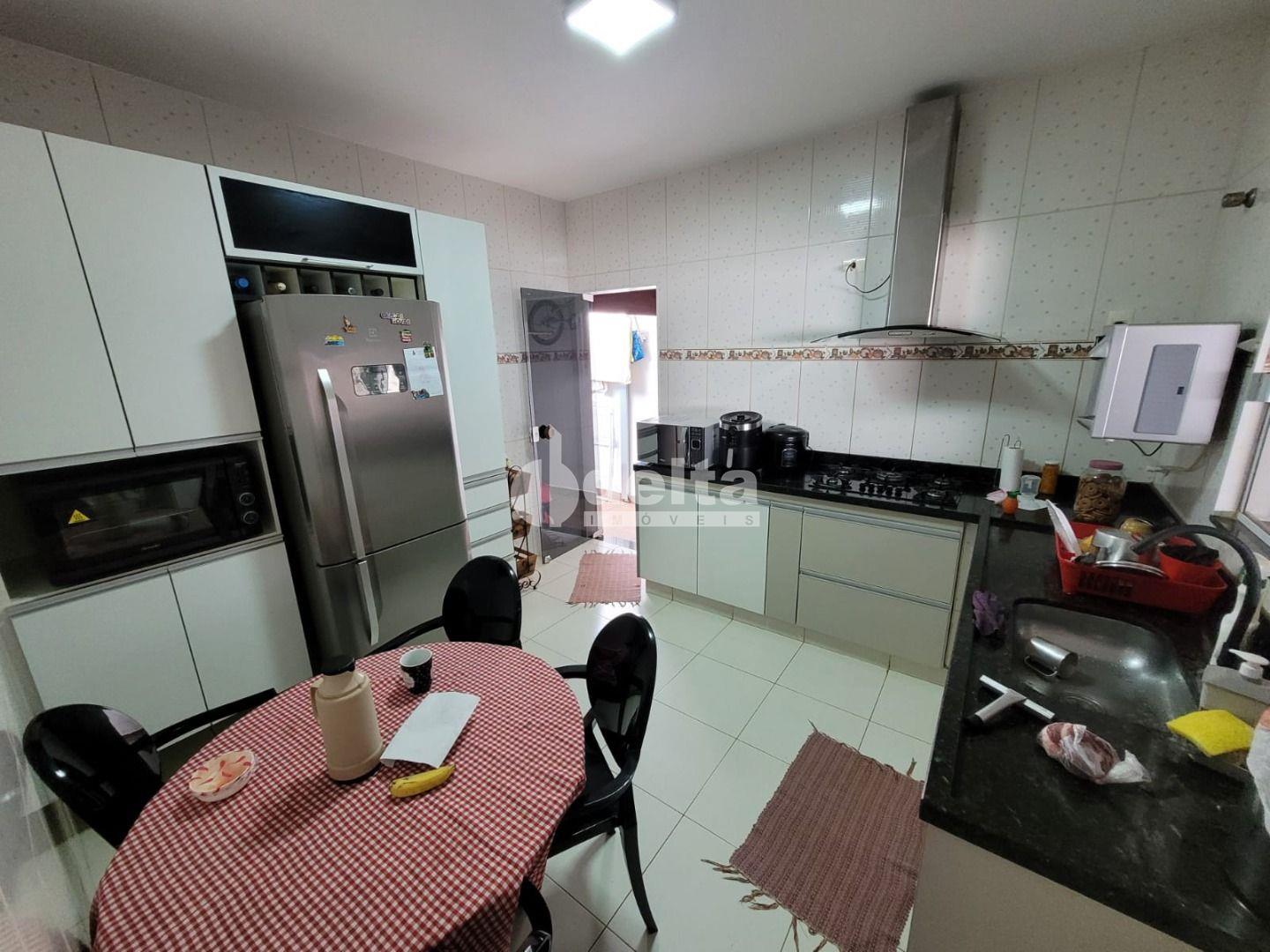 Comprar Casa Residencial / Padr&atilde;o em Uberl&acirc;ndia R$ 600.000,00 - Foto 13