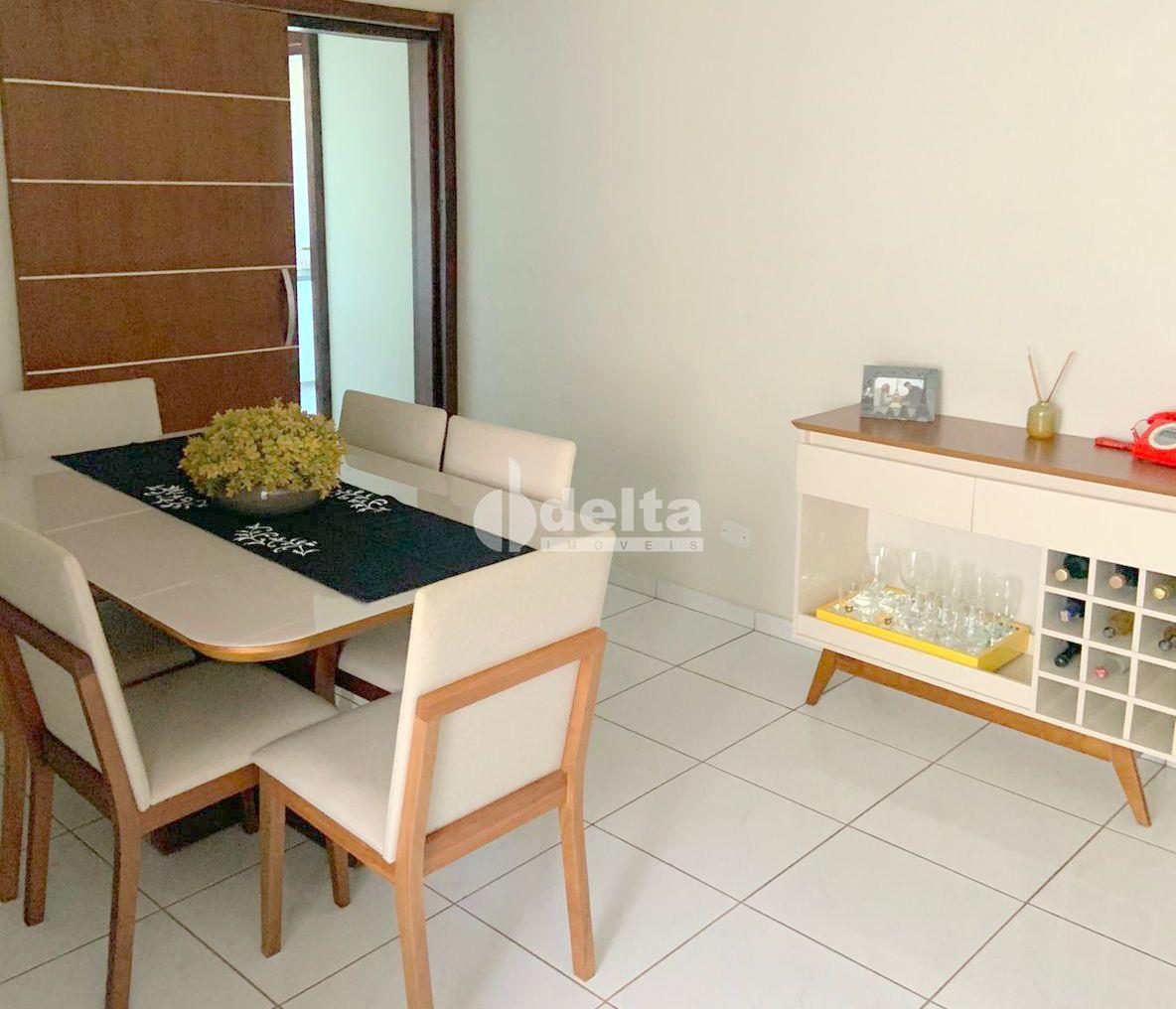 Comprar Apartamento / Padr&atilde;o em Uberl&acirc;ndia R$ 400.000,00 - Foto 2