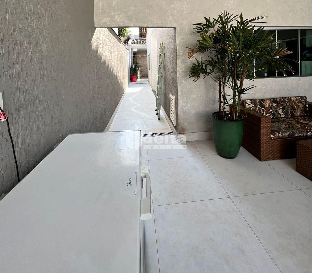 Comprar Casa Residencial / Padr&atilde;o em Uberl&acirc;ndia R$ 850.000,00 - Foto 11