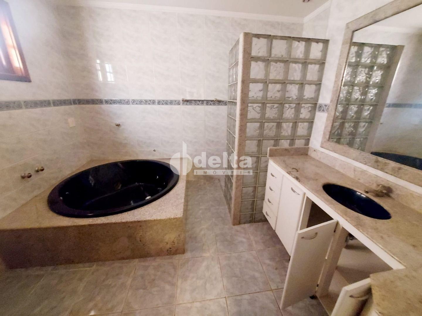 Alugar Casa Residencial / Padr&atilde;o em Uberl&acirc;ndia R$ 5.000,00 - Foto 15