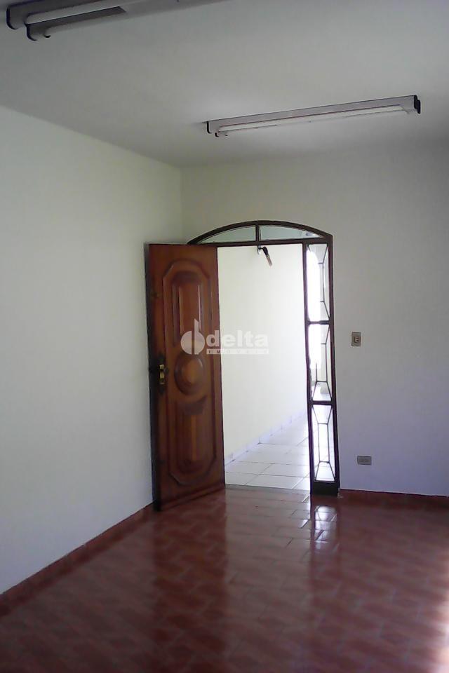 Alugar Casa Residencial / Padr&atilde;o em Uberl&acirc;ndia R$ 3.000,00 - Foto 3