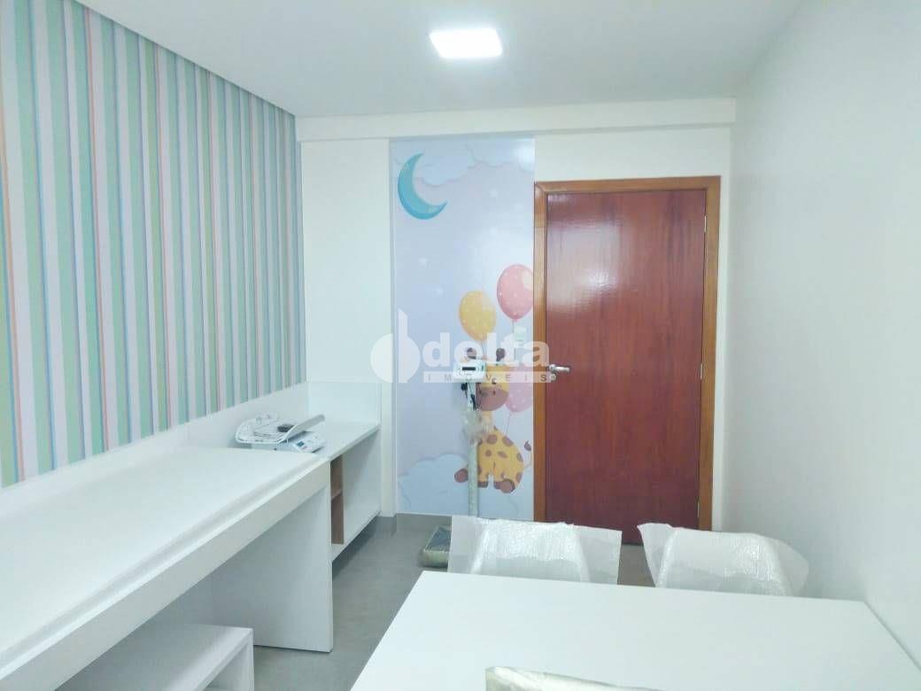 Alugar Sala / Padr&atilde;o em Uberl&acirc;ndia R$ 2.000,00 - Foto 4