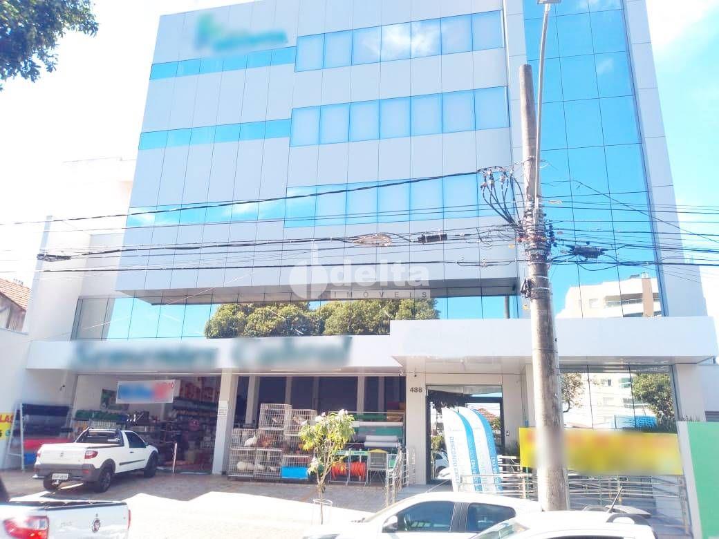 Alugar Sala / Padr&atilde;o em Uberl&acirc;ndia R$ 2.300,00 - Foto 1