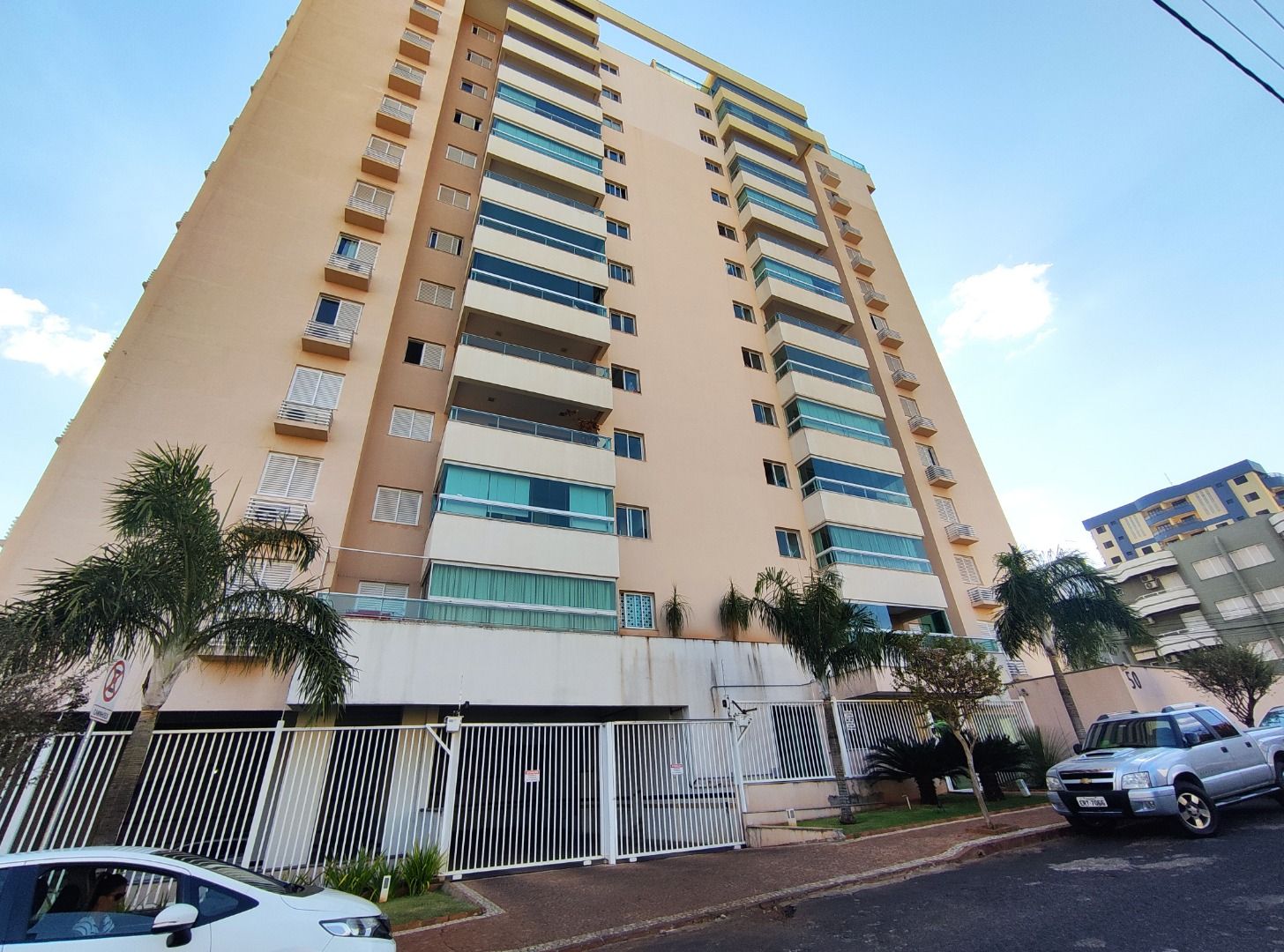 Alugar Apartamento / Padr&atilde;o em Uberl&acirc;ndia R$ 3.900,00 - Foto 1