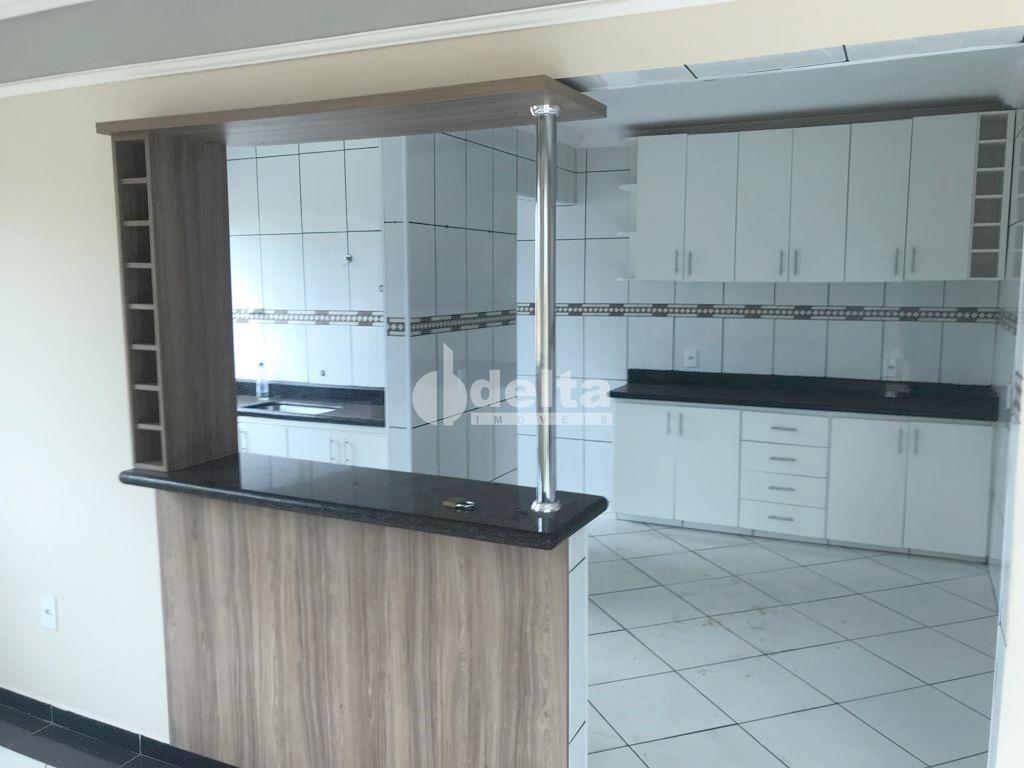 Alugar Casa Residencial / Padr&atilde;o em Uberl&acirc;ndia R$ 2.500,00 - Foto 3