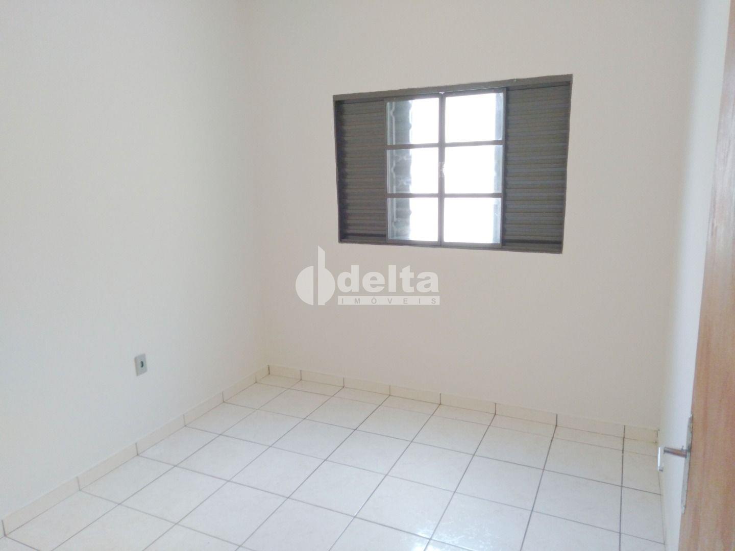 Alugar Casa Residencial / Padr&atilde;o em Uberl&acirc;ndia R$ 1.500,00 - Foto 5