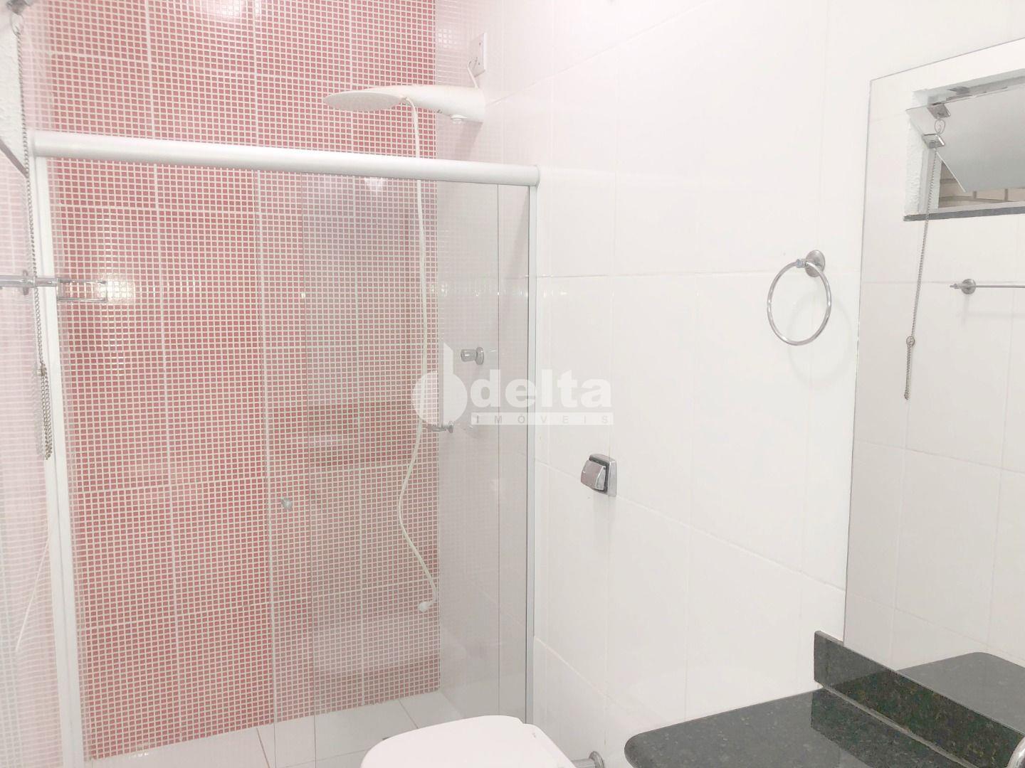 Alugar Casa Residencial / Padr&atilde;o em Uberl&acirc;ndia R$ 2.400,00 - Foto 18