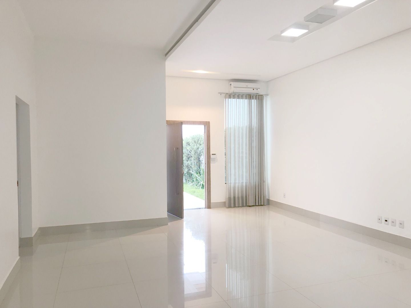 Alugar Casa Residencial / Padr&atilde;o em Uberl&acirc;ndia R$ 5.000,00 - Foto 7