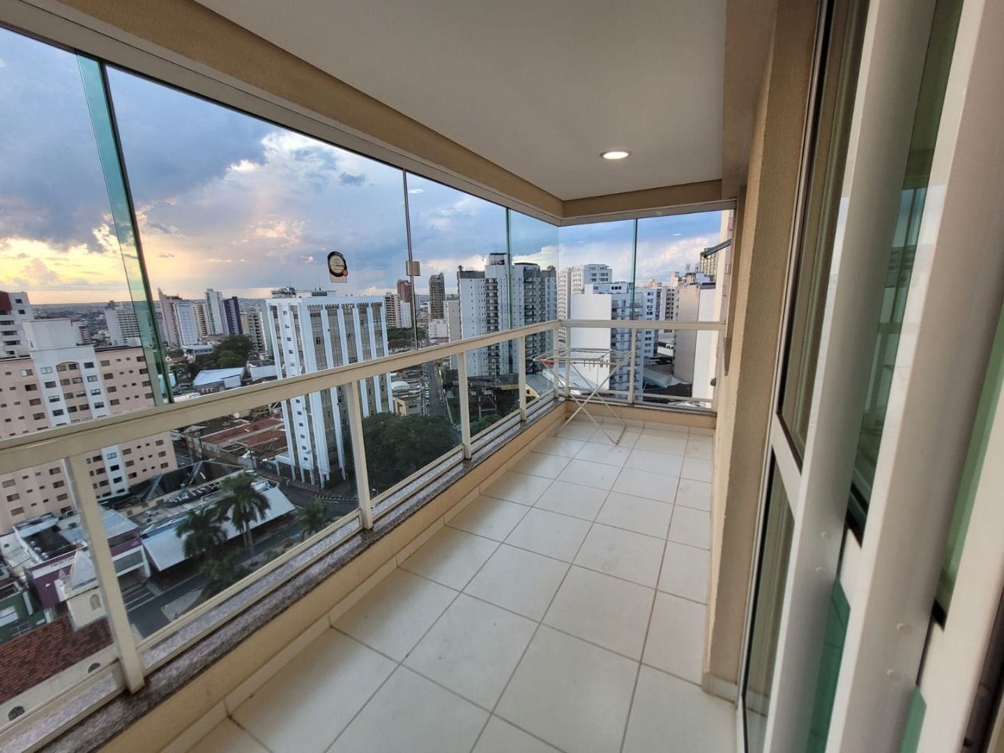 Alugar Apartamento / Padr&atilde;o em Uberl&acirc;ndia R$ 3.500,00 - Foto 11