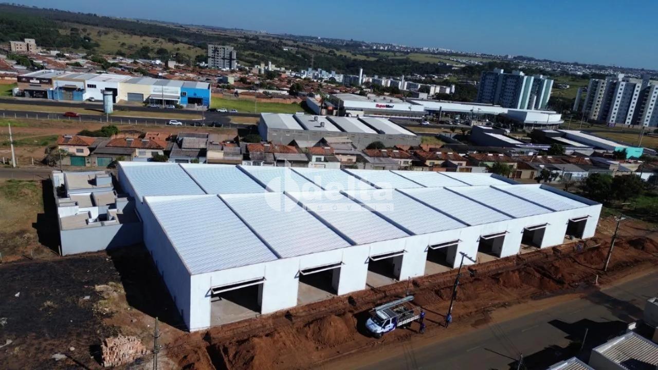 Alugar Galp&atilde;o / Padr&atilde;o em Uberl&acirc;ndia R$ 5.850,00 - Foto 2