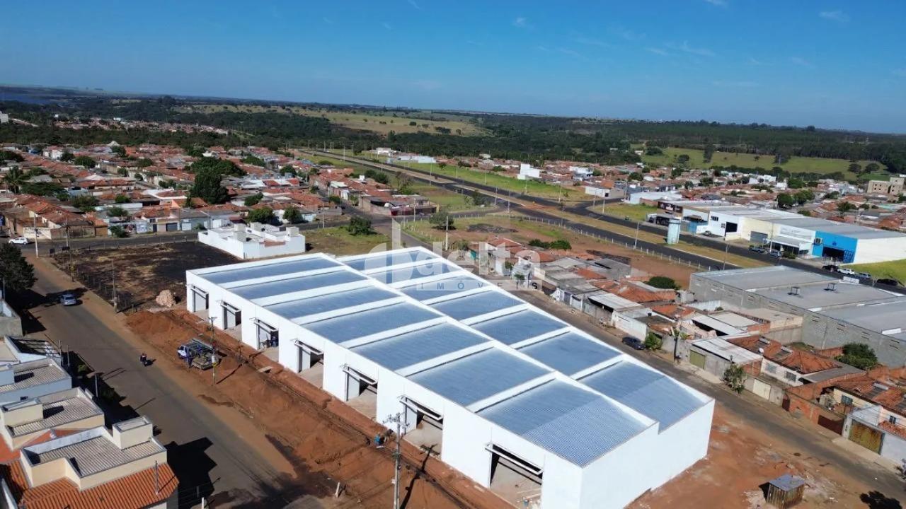 Alugar Galp&atilde;o / Padr&atilde;o em Uberl&acirc;ndia R$ 4.150,00 - Foto 3