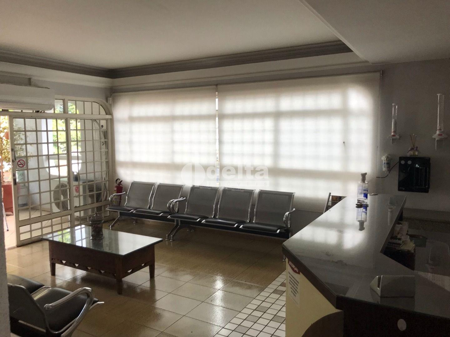 Alugar Casa Comercial / Padr&atilde;o em Uberl&acirc;ndia R$ 15.000,00 - Foto 2