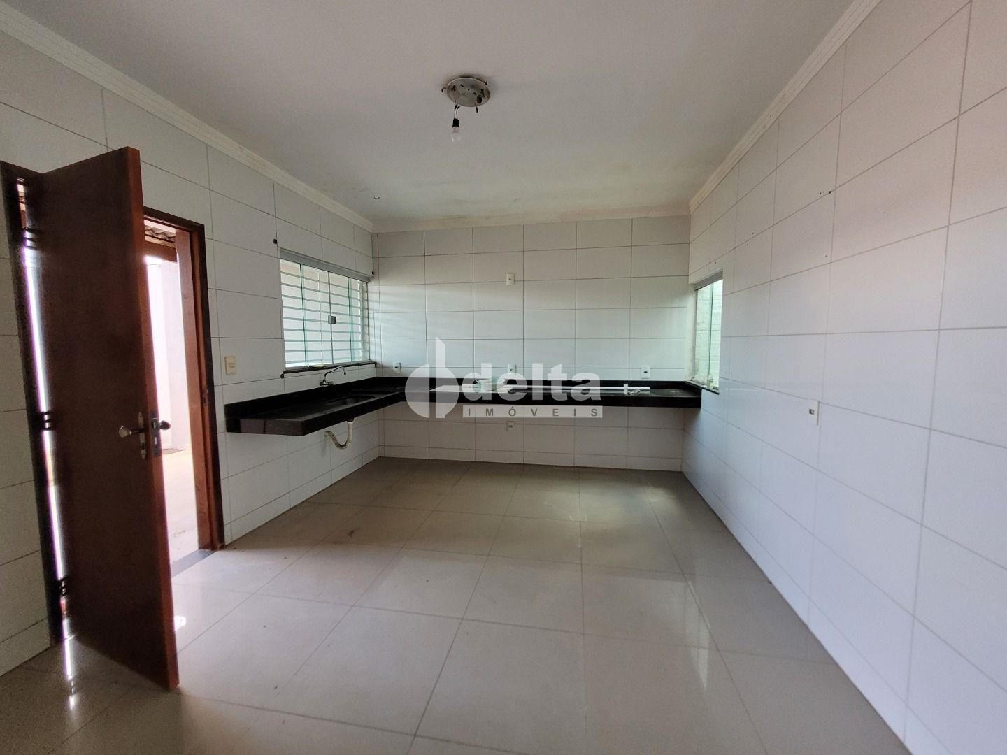 Alugar Casa Residencial / Padr&atilde;o em Uberl&acirc;ndia R$ 2.100,00 - Foto 12
