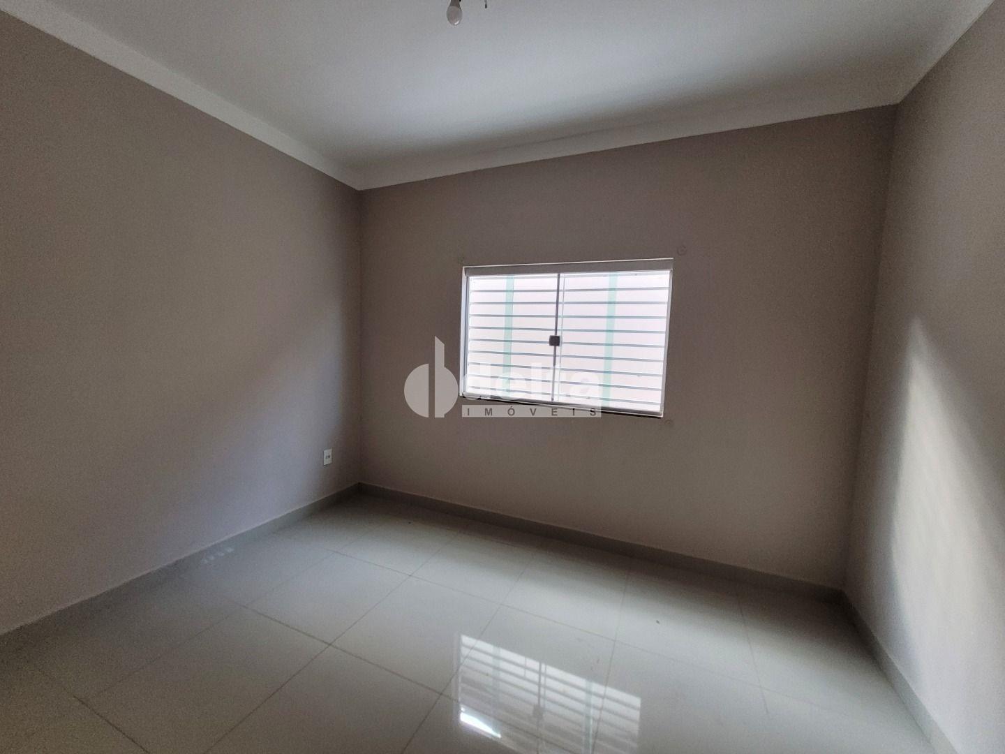 Alugar Casa Residencial / Padr&atilde;o em Uberl&acirc;ndia R$ 2.100,00 - Foto 9