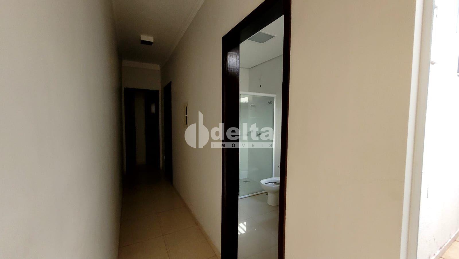 Alugar Casa Residencial / Padr&atilde;o em Uberl&acirc;ndia R$ 3.800,00 - Foto 7