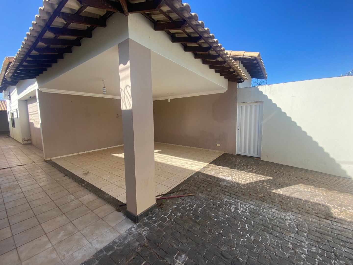Alugar Casa Residencial / Padr&atilde;o em Uberl&acirc;ndia R$ 3.900,00 - Foto 12