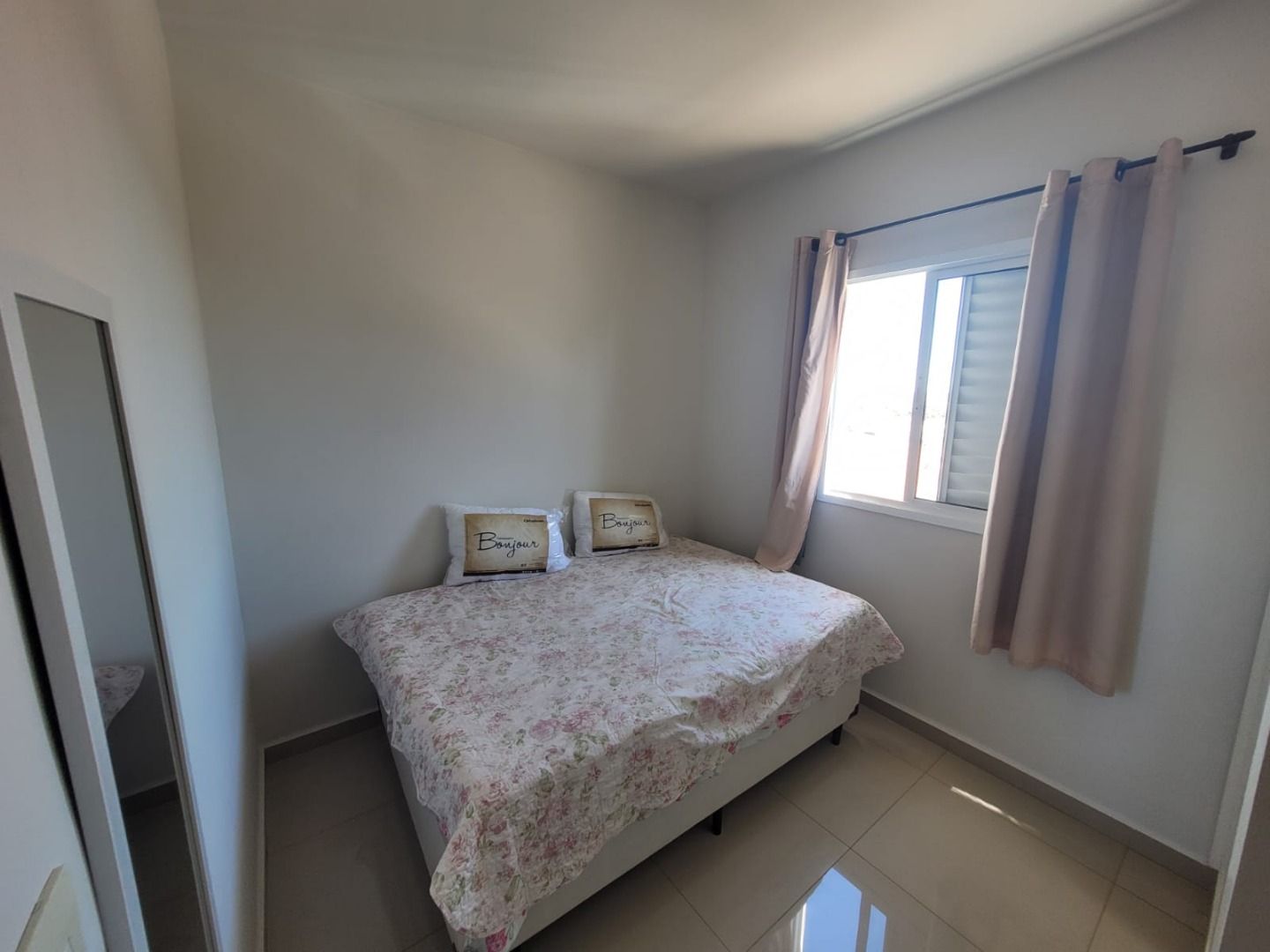 Alugar Apartamento / Padr&atilde;o em Uberl&acirc;ndia R$ 1.600,00 - Foto 4