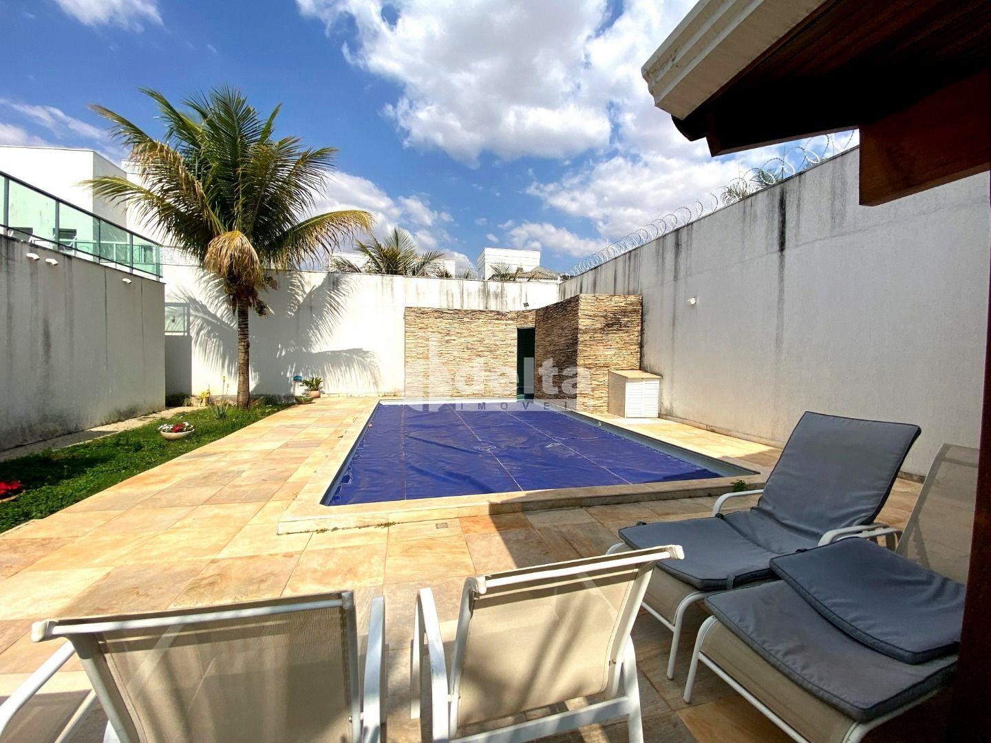 Alugar Casa Residencial / Padr&atilde;o em Uberl&acirc;ndia R$ 16.000,00 - Foto 2